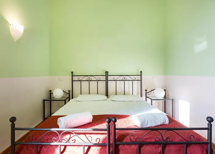 Отель типа "постель и завтрак" Domus Sessoriana 4*