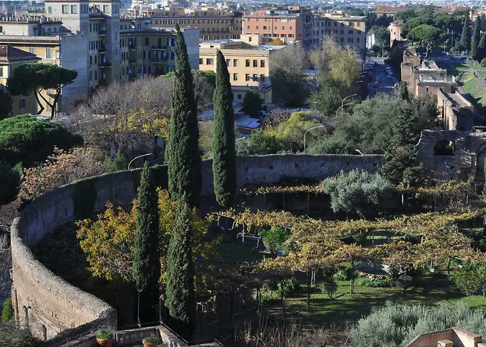 Domus Sessoriana Bed & Breakfast 4*